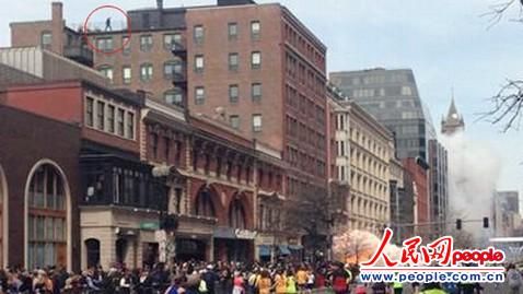 波士顿爆炸案可疑人影照片在Twitter受热议