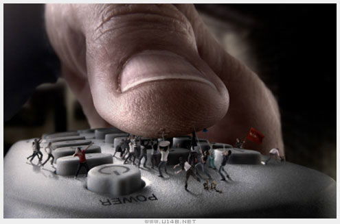 除了极致和避让，巨头来袭还能怎么办？